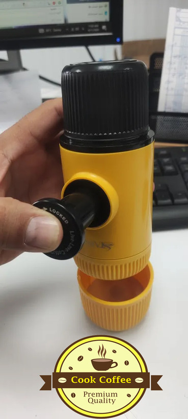 اسپرسوساز سفری استارسو مدل Mini با ابعاد 7x7x16 سانتیمتر، وزن 295 گرم، بدنه و مخزن پلاستیکی و سیستم فیلتراسیون داخلی